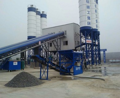 中鐵建工集團(tuán)陽大鐵路洗石機(jī)工作現(xiàn)場